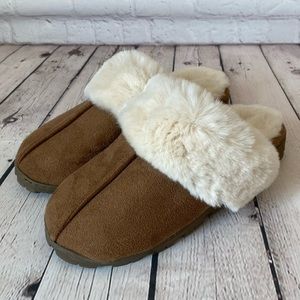 Khombu fuzzy tan suede slippers womens size 5-6